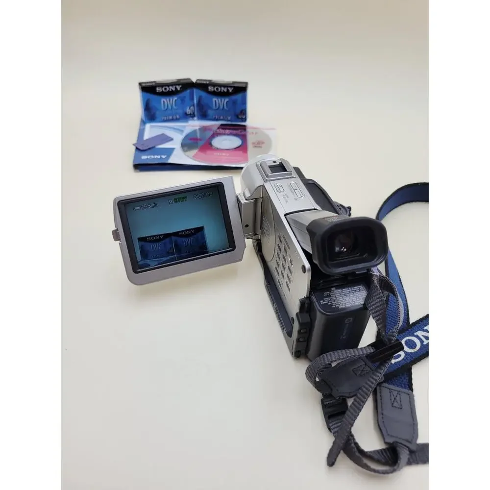 Vintage Sony Handycam DCR-TRV11 MiniDV Digital Camcorder Bundle